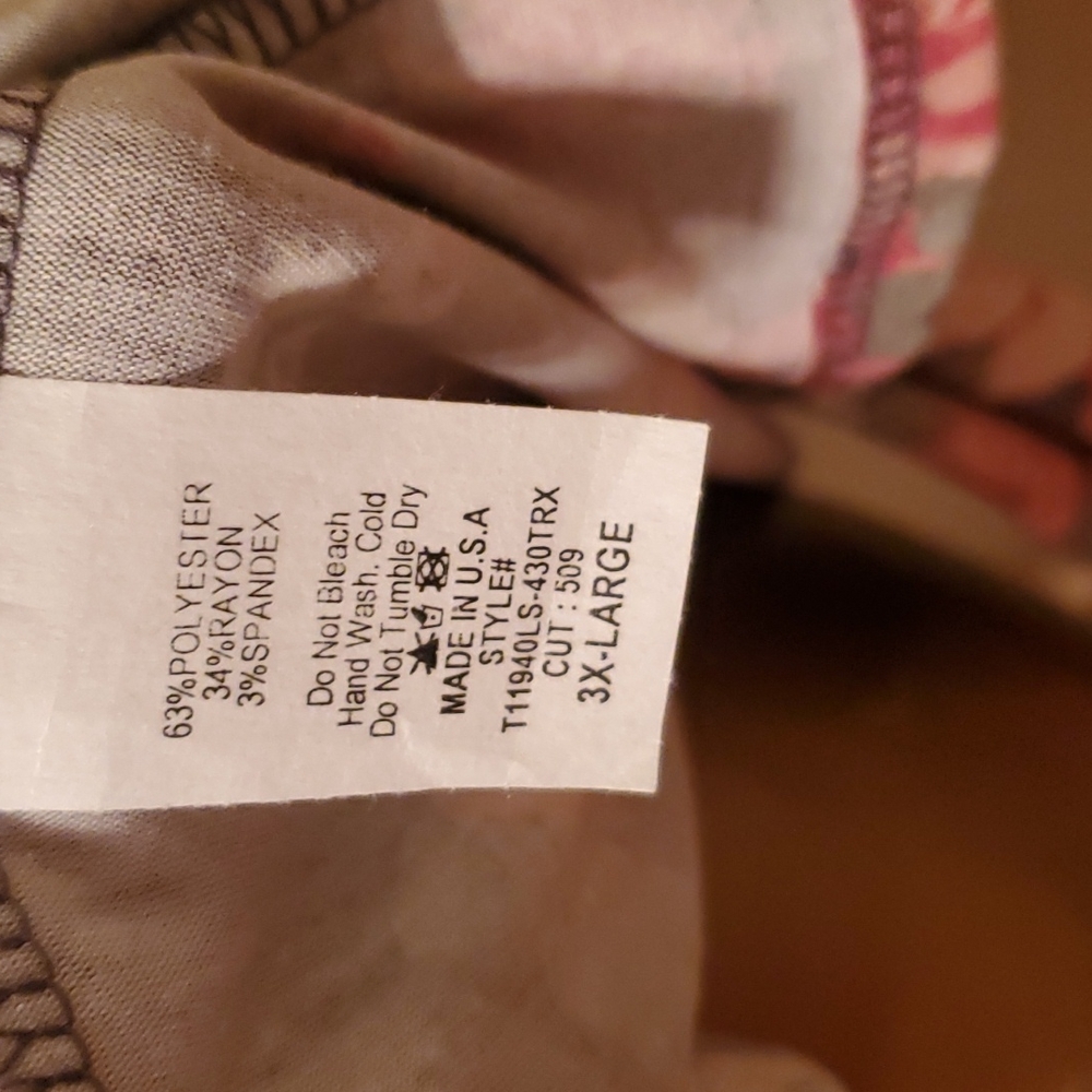 ‼️3/$18‼️Top - Picture 3 of 3